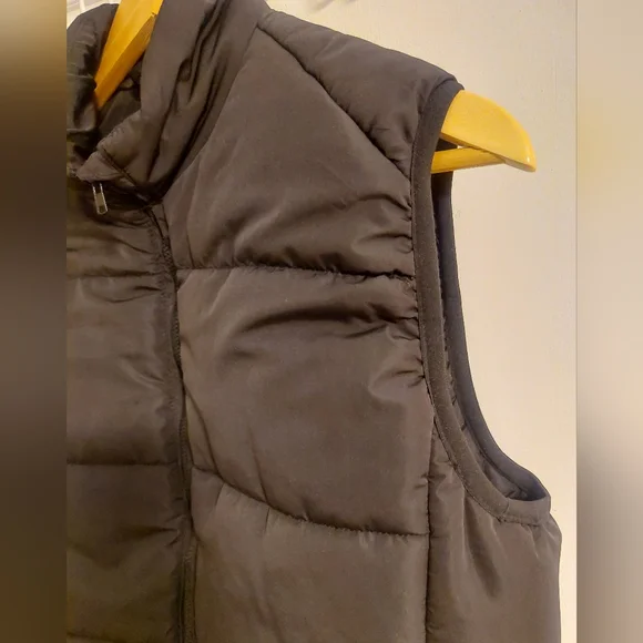 WHITE FOX Black Puffer Vest - Picture 7 of 8